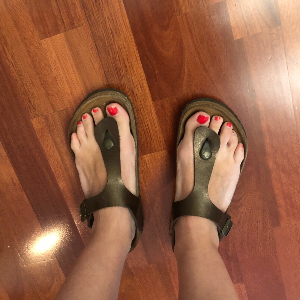 Birkenstock sandal: Gizeh Bikro-Flor in Toffee